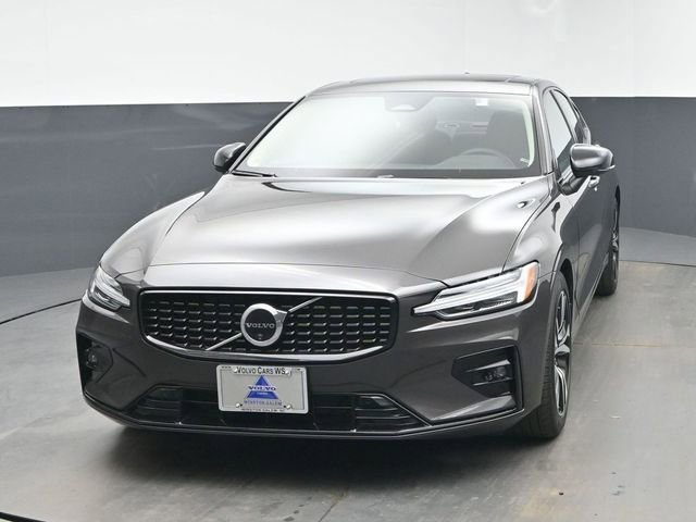 Used 2025 Volvo S60 B5 Plus image 3