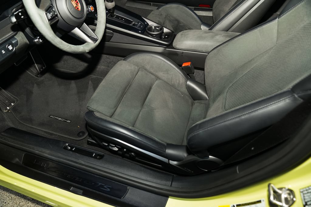 Certified 2025 Porsche 911 Carrera GTS RWD image 21