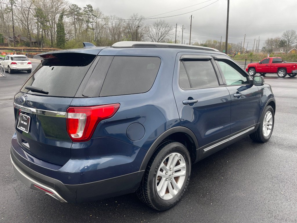 Used 2017 Ford Explorer XLT w/ Equipment Group 202A FWD image 6