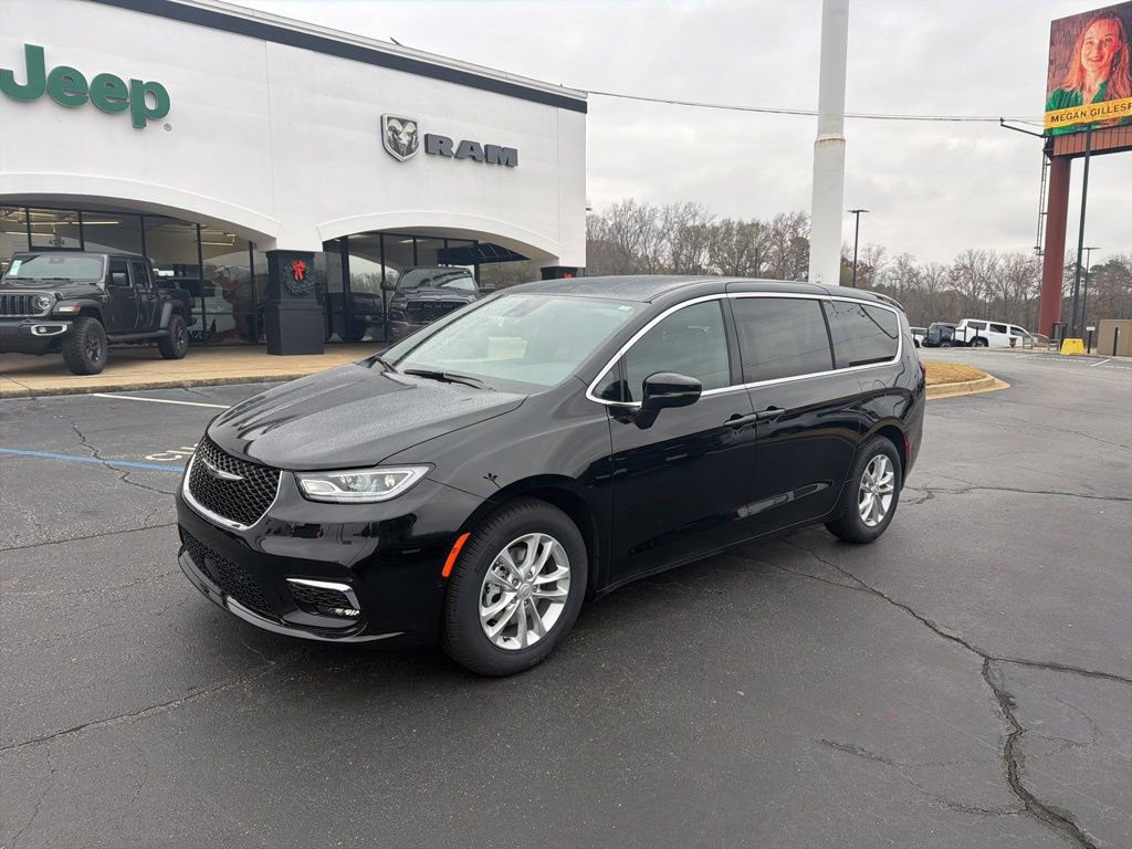 New 2026 Chrysler Pacifica Select image 2