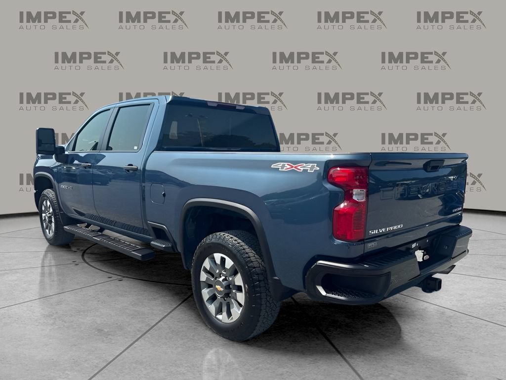 Used 2025 Chevrolet Silverado 2500 Custom AWD/4WD image 2