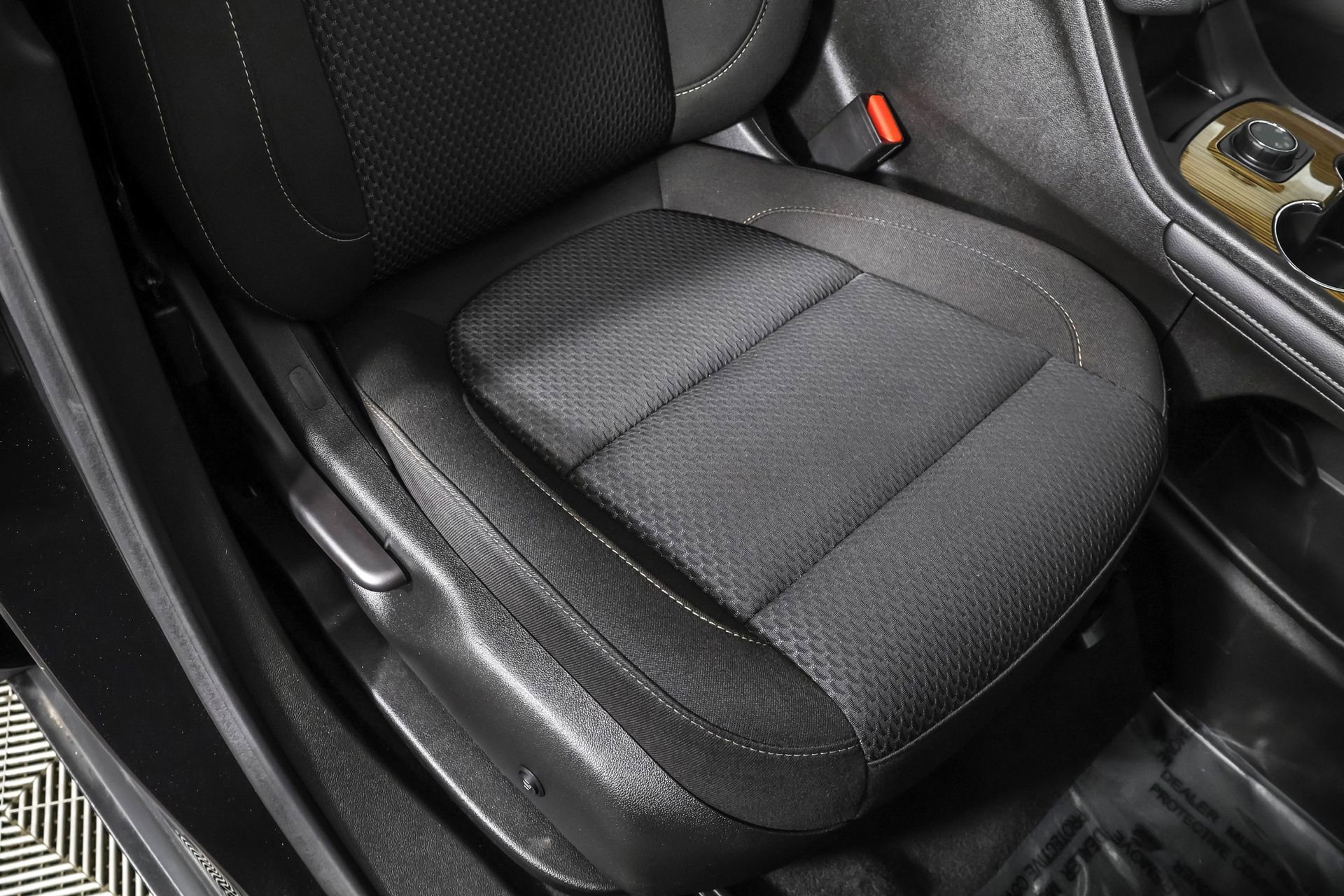 Used 2023 GMC Acadia SLE w/ LPO, Floor Liner Package image 49