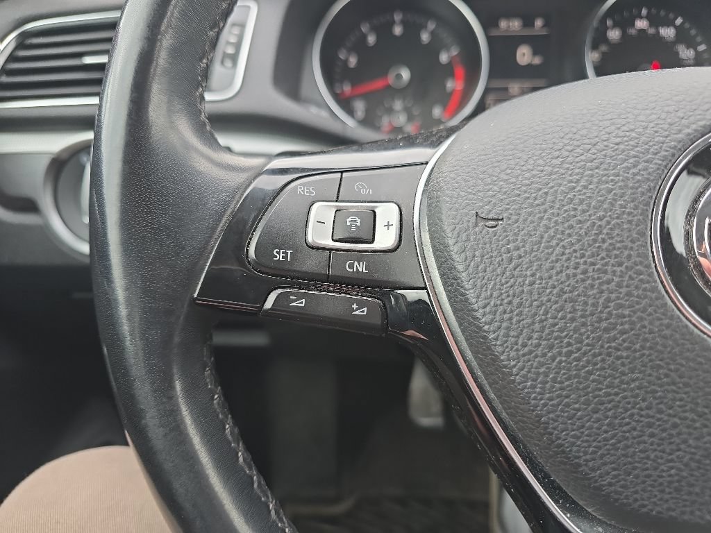 Used 2018 Volkswagen Passat 2.0T R-Line FWD image 11