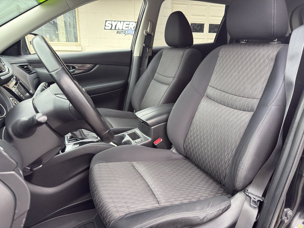 Used 2018 Nissan Rogue SV AWD/4WD image 10