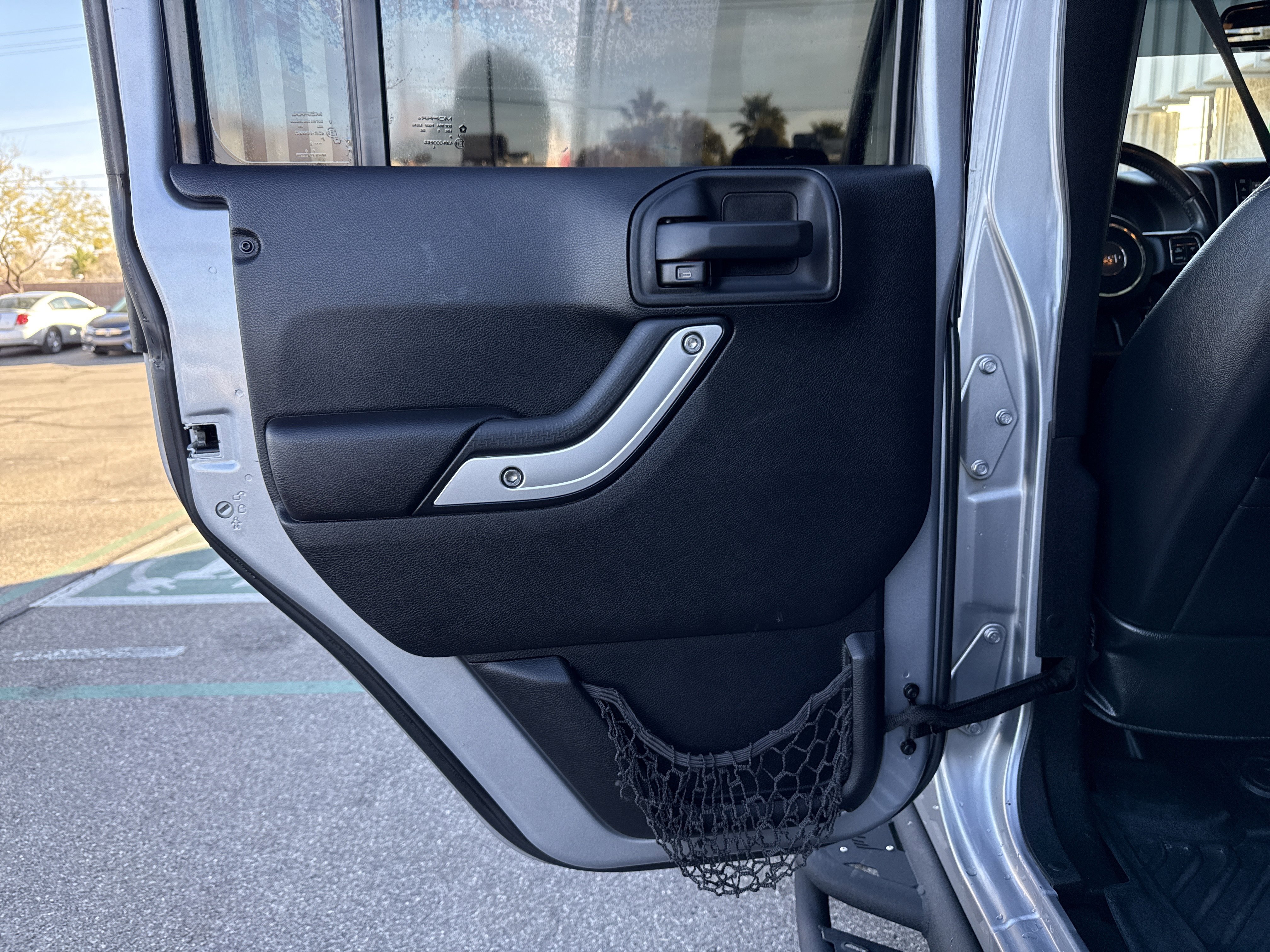 Used 2015 Jeep Wrangler Unlimited Rubicon w/ Connectivity Group image 25