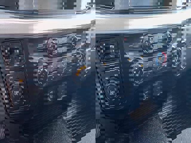 New 2026 Ford F250 4x4 Crew Cab Super Duty image 13