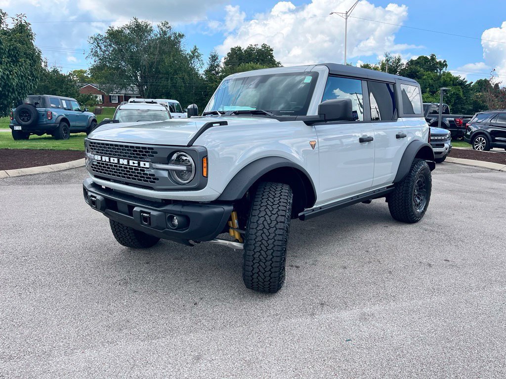 New 2026 Ford Bronco Badlands w/ Sasquatch Package AWD/4WD image 3
