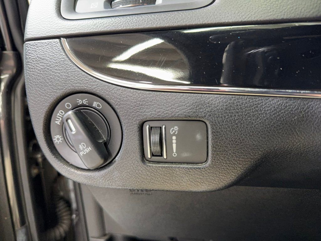 Used 2018 Dodge Grand Caravan SXT w/ Blacktop Package image 23