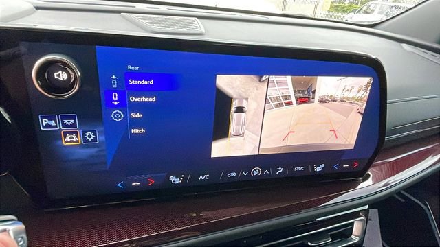 Used 2025 Chevrolet Traverse Z71 w/ Enhanced Driving Package AWD/4WD image 20