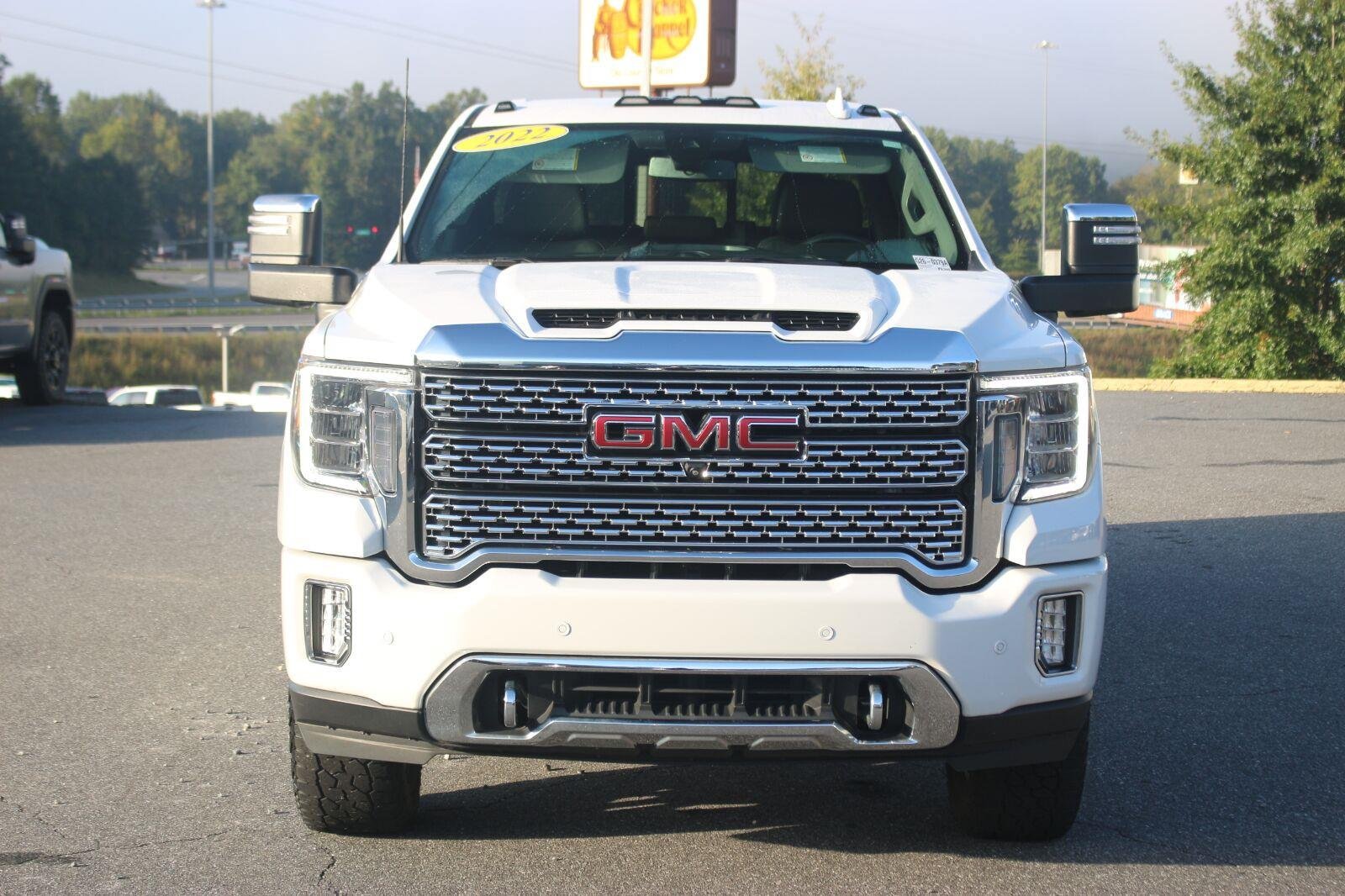 Used 2022 GMC Sierra 2500 Denali AWD/4WD image 2