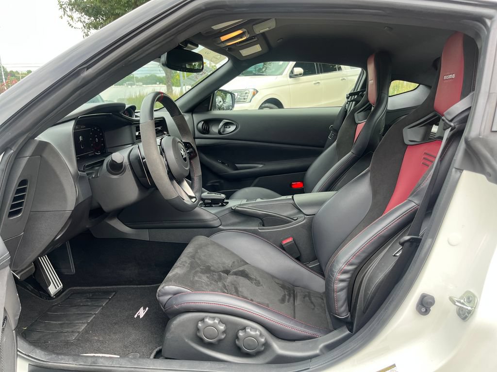 Certified 2025 Nissan Z Performance w/ Floor Mat Package RWD image 27