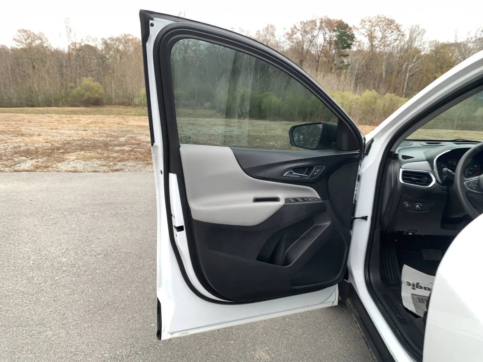 Used 2022 Chevrolet Equinox LS w/ Driver Confidence II Package image 23