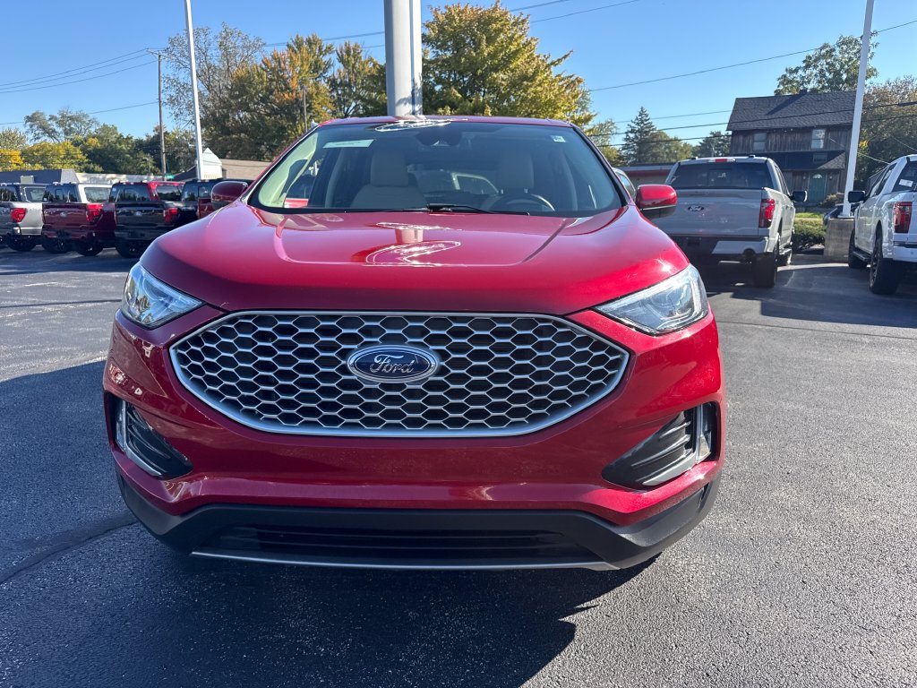 Used 2024 Ford Edge SEL w/ Convenience Package AWD/4WD image 3