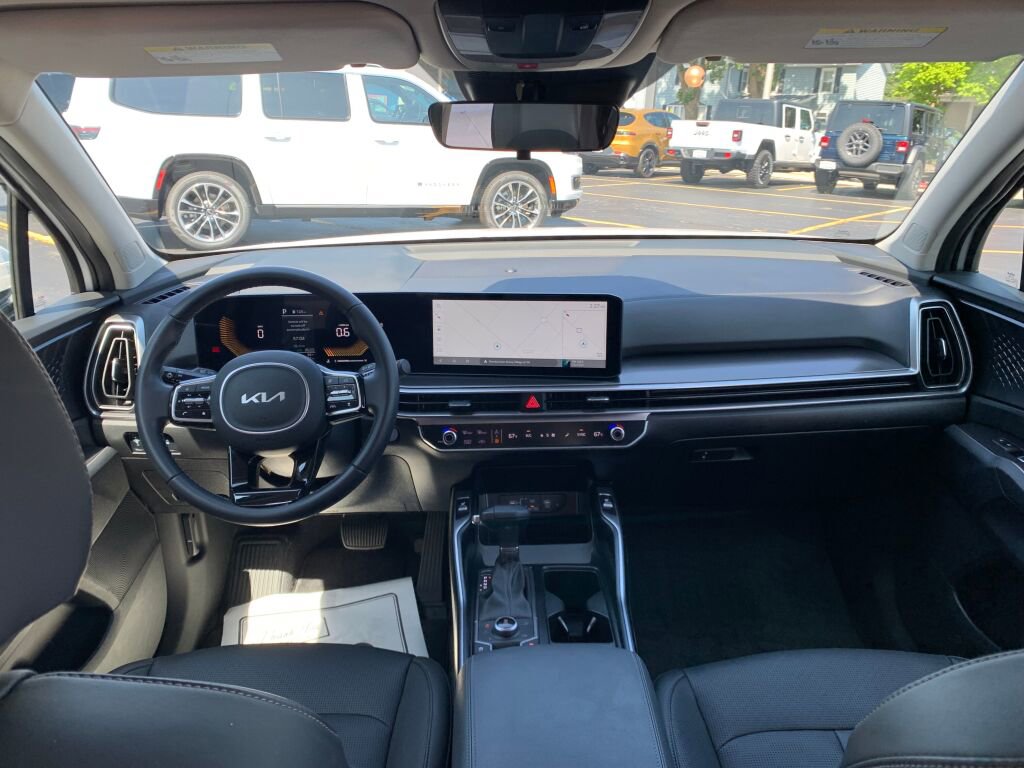 Used 2025 Kia Sorento S image 30