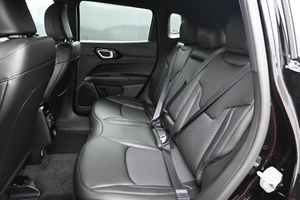 New 2026 Jeep Compass Latitude AWD/4WD image 18
