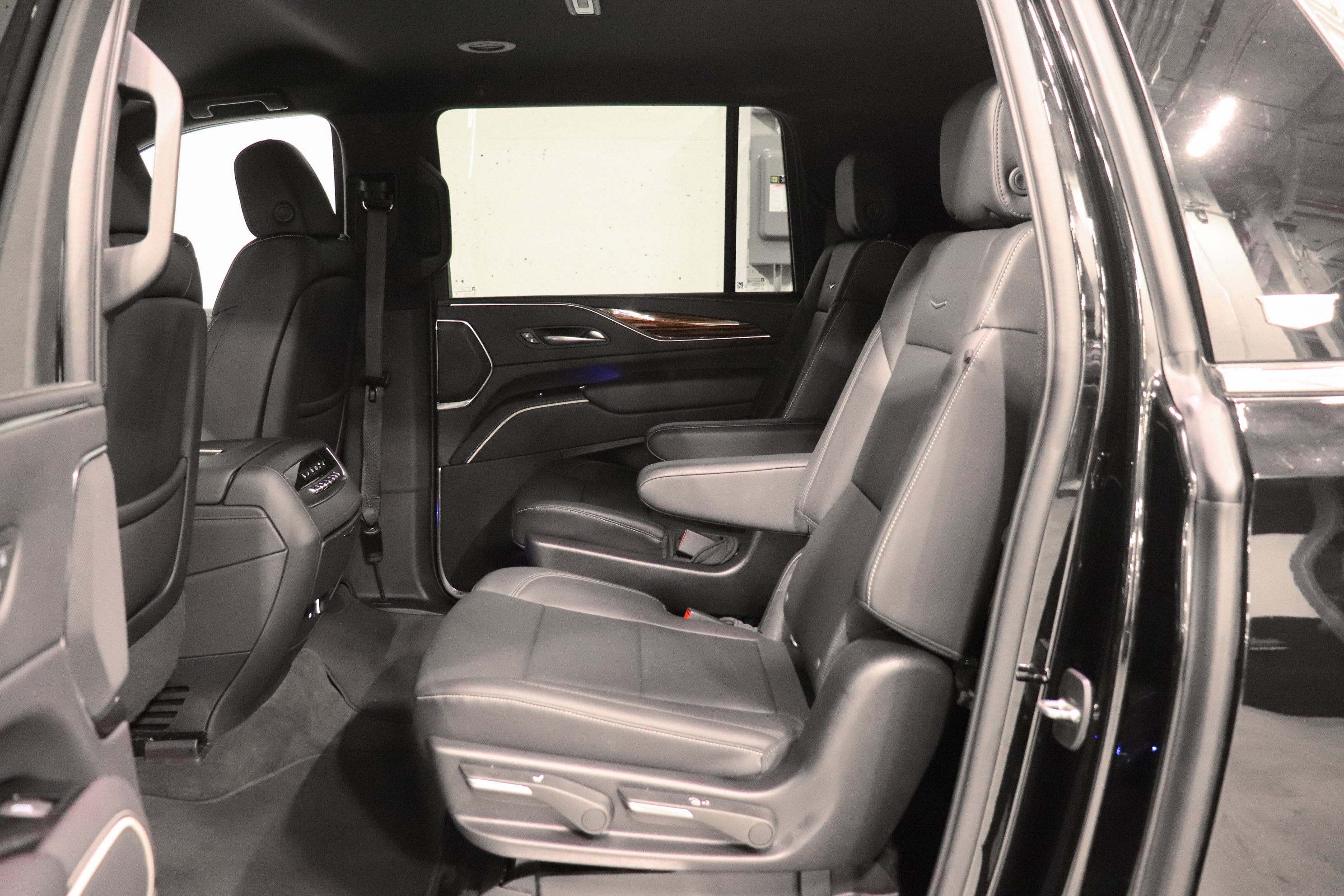 Certified 2022 Cadillac Escalade ESV Luxury AWD/4WD image 18