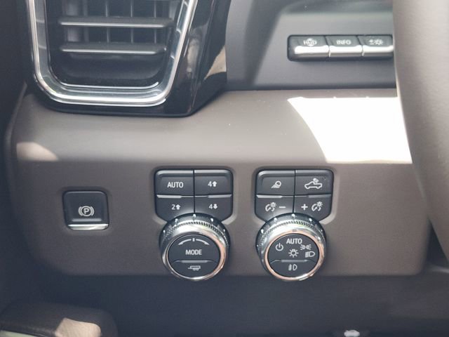 Used 2025 GMC Sierra 2500 Denali w/ Denali Reserve Package AWD/4WD image 23