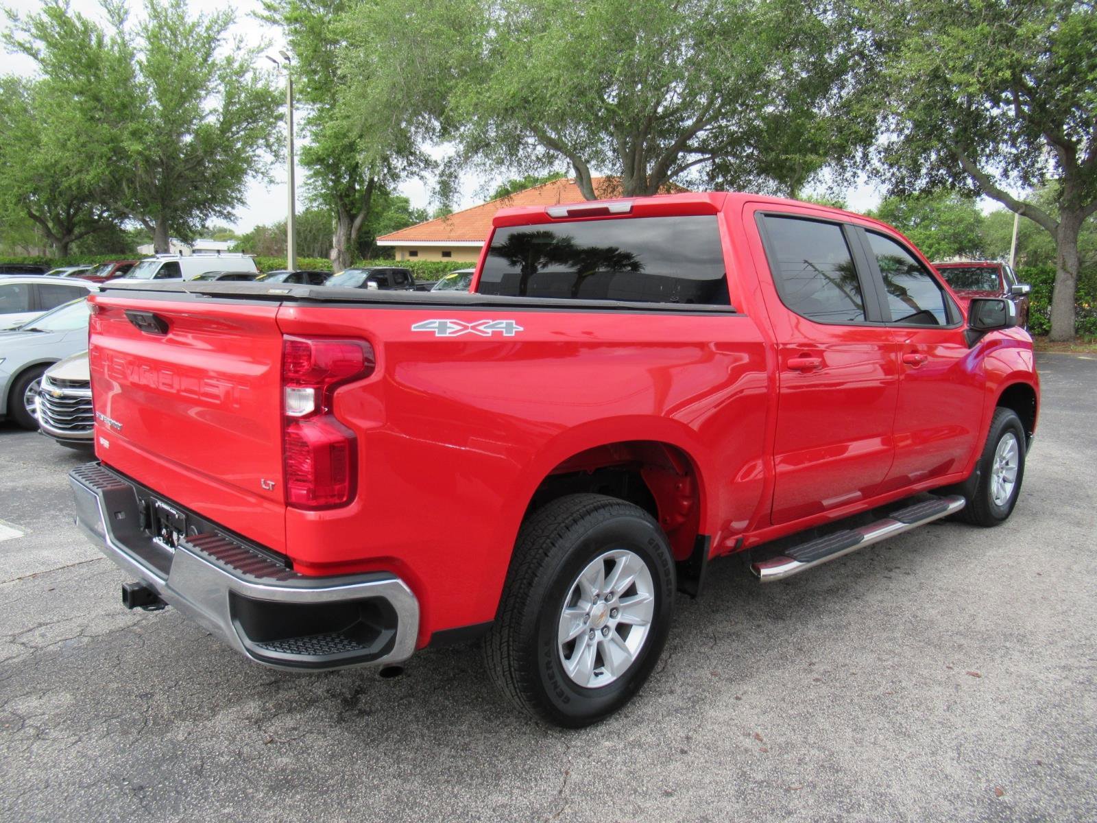 Used 2025 Chevrolet Silverado 1500 LT AWD/4WD image 6