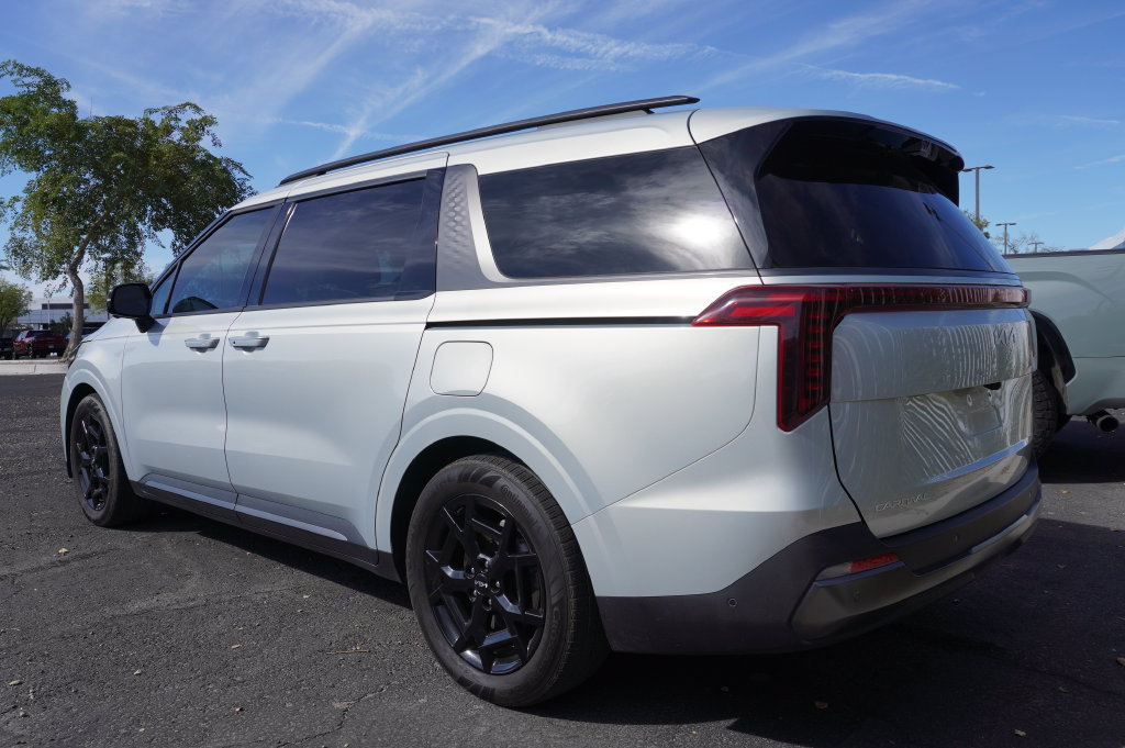 Used 2025 Kia Carnival SX Prestige FWD image 3