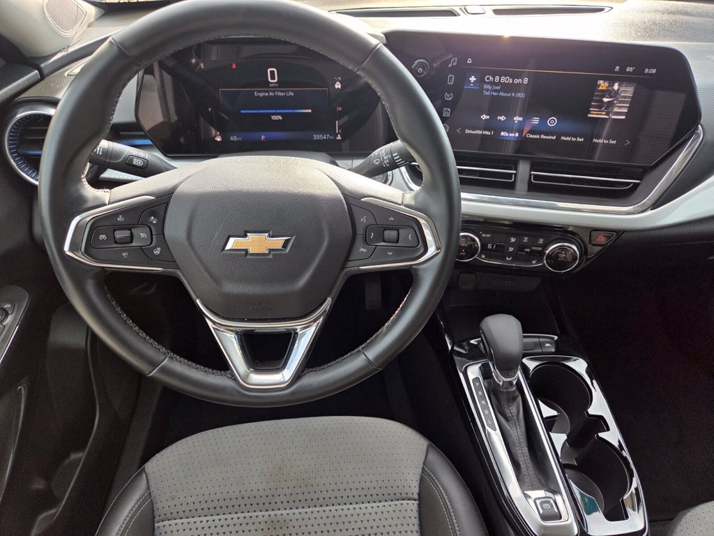 Used 2025 Chevrolet Trax LT w/ LT Convenience Package FWD image 19