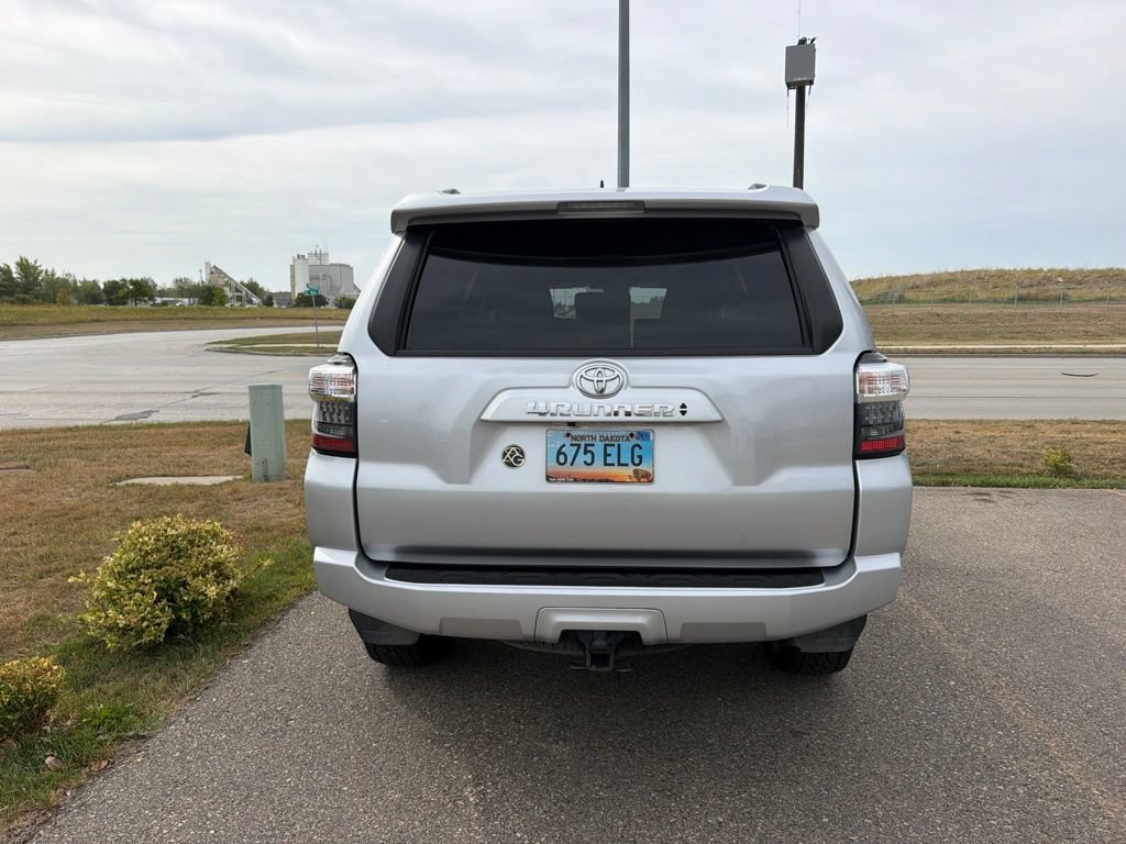Used 2021 Toyota 4Runner SR5 AWD/4WD image 5