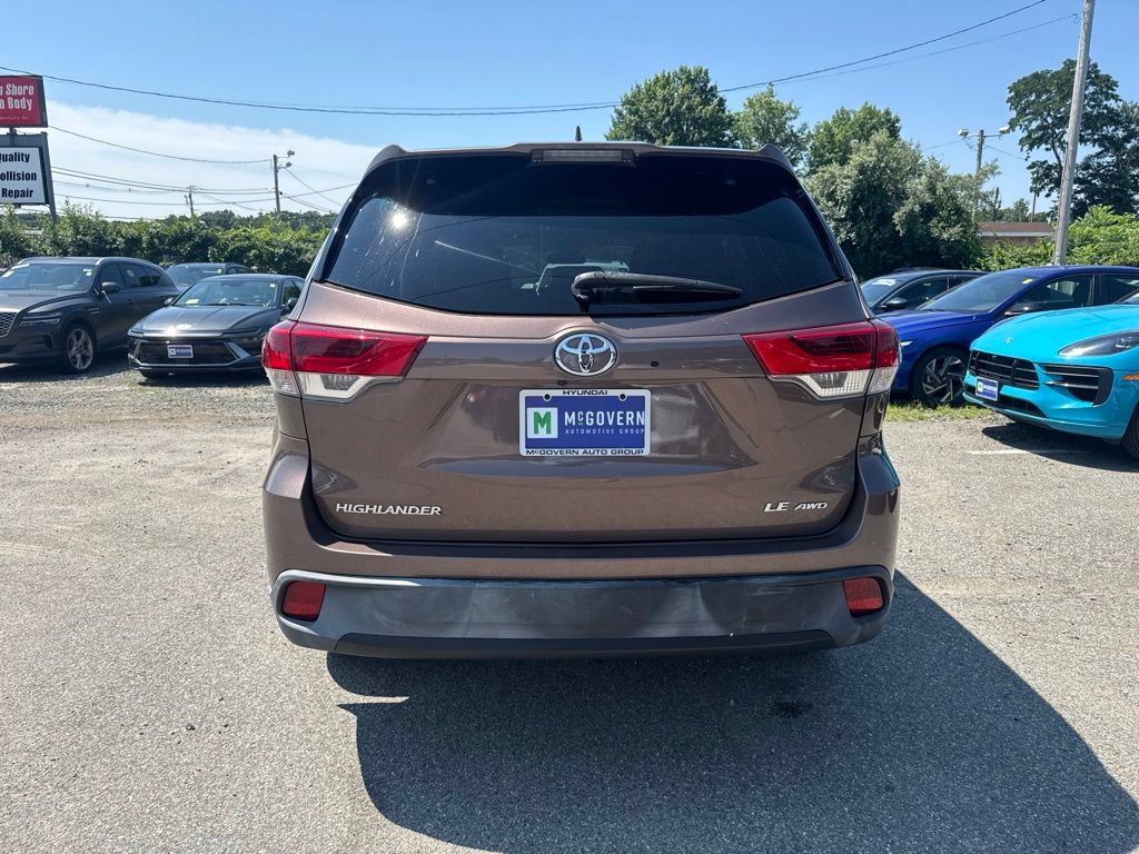 Used 2019 Toyota Highlander Plus AWD/4WD image 4