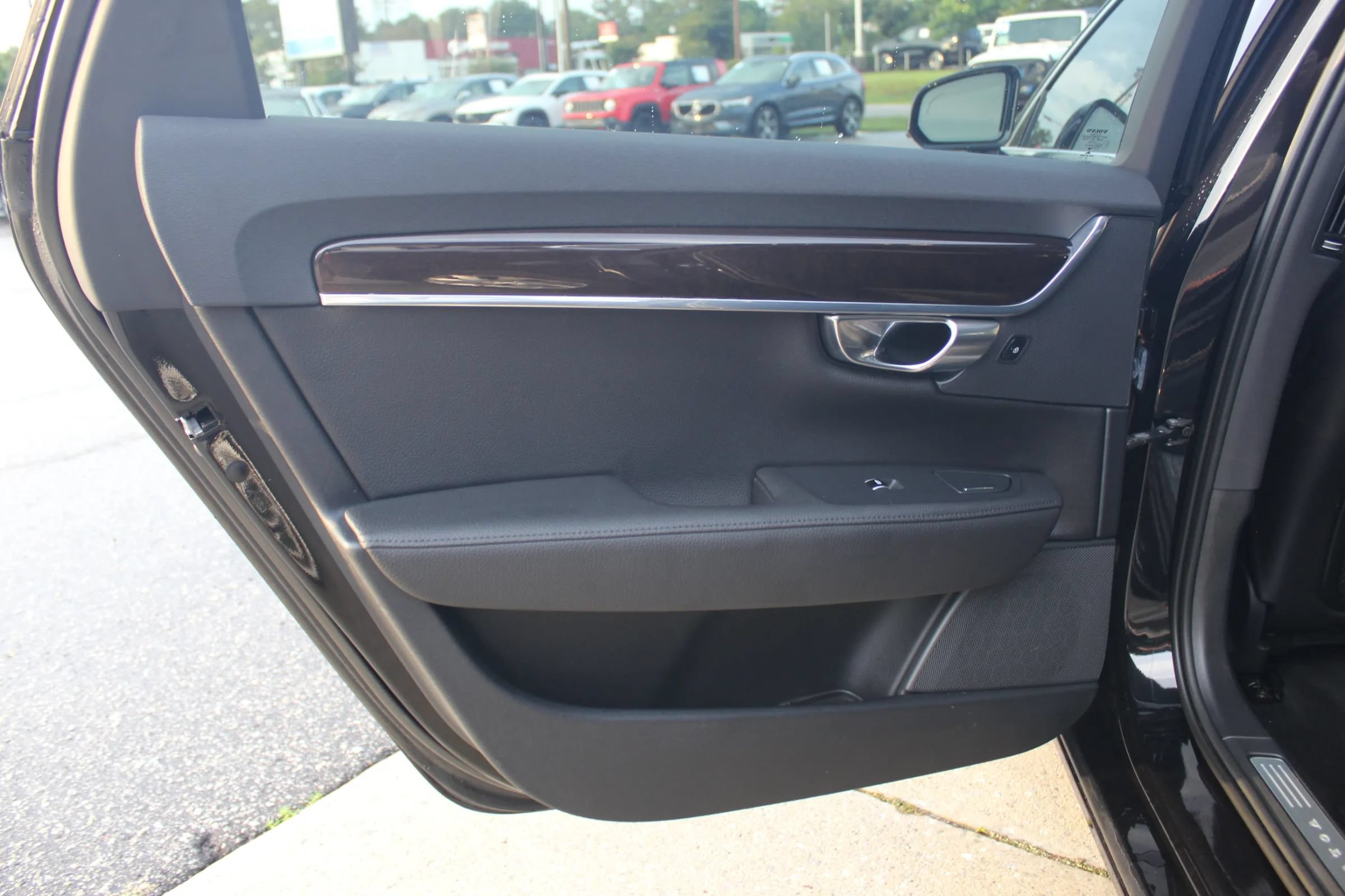 Used 2018 Volvo S90 T6 Momentum w/ Convenience Package AWD/4WD image 18