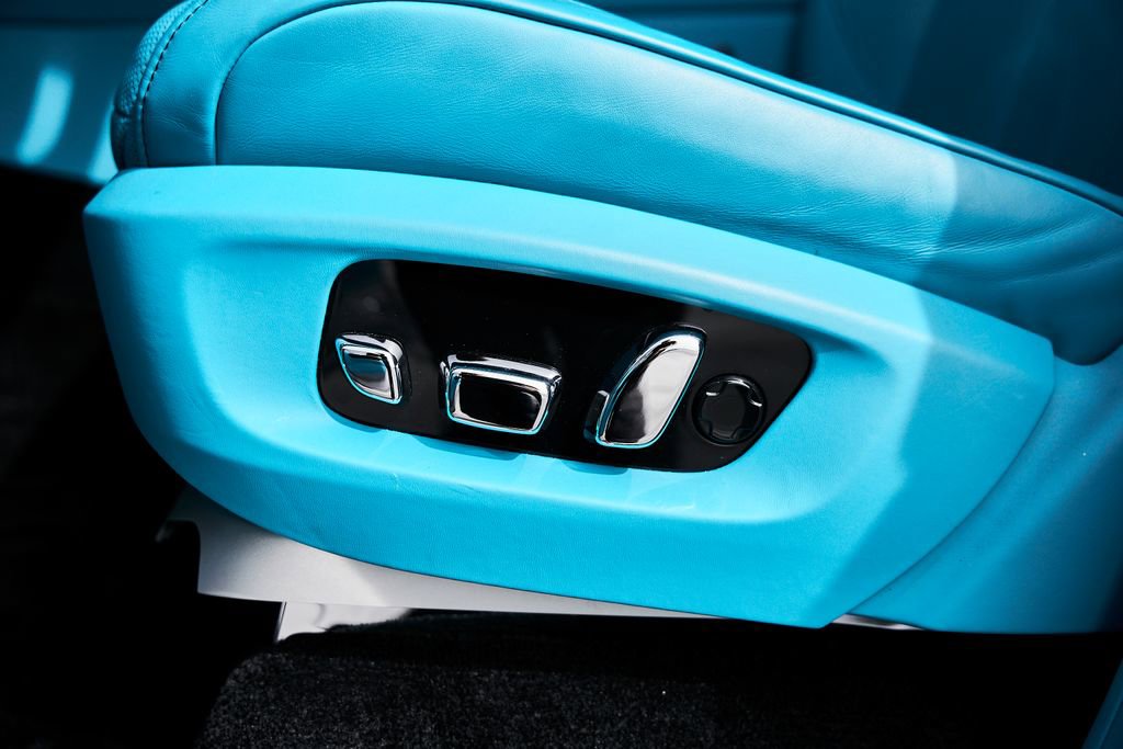 Used 2025 Rolls-Royce Cullinan Black Badge image 40