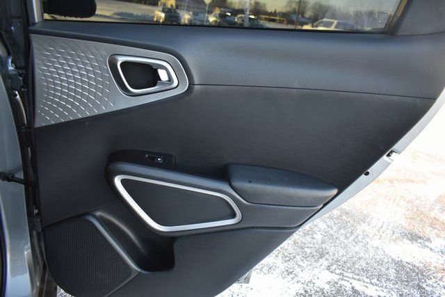 Used 2023 Kia Soul LX image 33