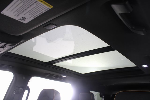 Used 2023 GMC Yukon AT4 w/ Technology Package image 11