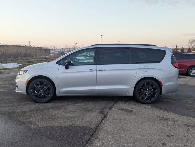 New 2026 Chrysler Pacifica Select w/ S Appearance Package image 6