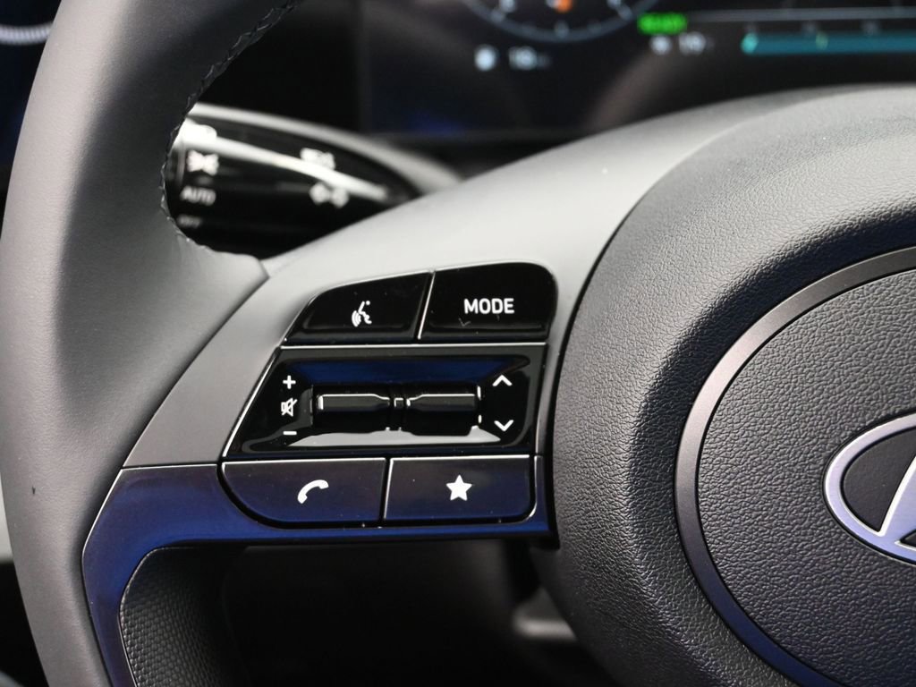 Used 2025 Hyundai Elantra Limited FWD image 14