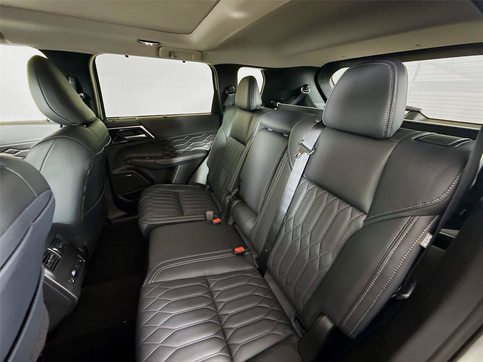 New 2026 Mitsubishi Outlander SEL FWD image 16