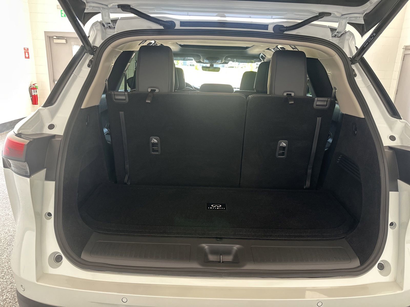 Certified 2026 INFINITI QX60 Luxe w/ Cargo Package AWD/4WD image 11