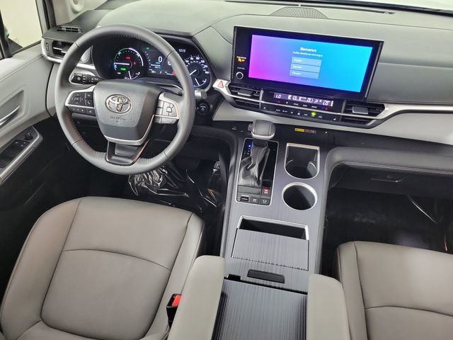 Used 2025 Toyota Sienna XLE w/ XLE Plus Package image 15
