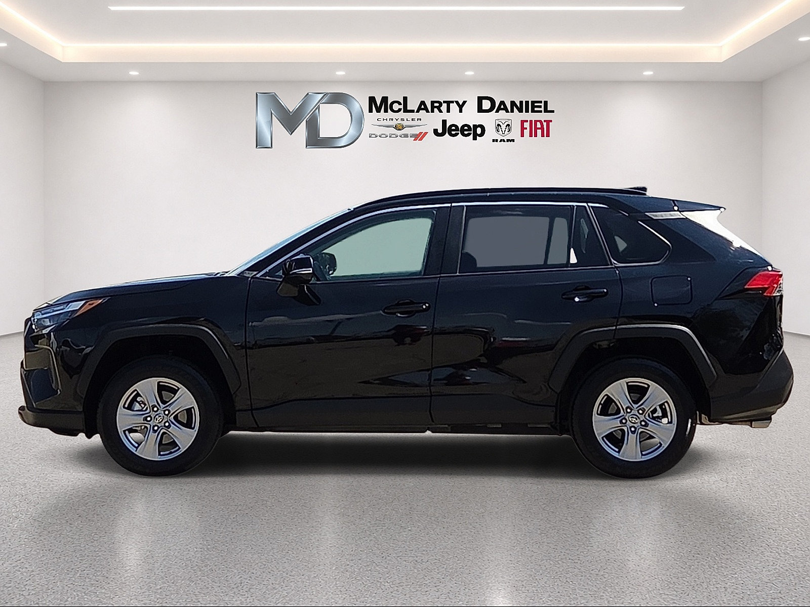 Used 2025 Toyota RAV4 XLE AWD/4WD image 3