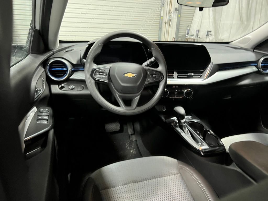 Used 2025 Chevrolet Trax LT image 19