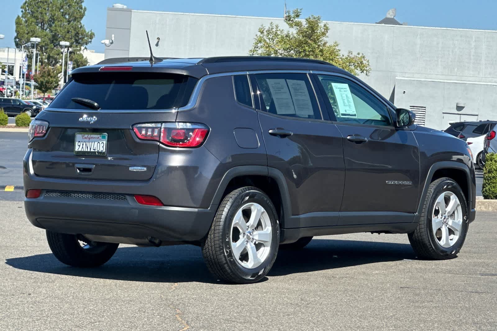 Used 2018 Jeep Compass Latitude w/ Popular Equipment Group FWD image 2