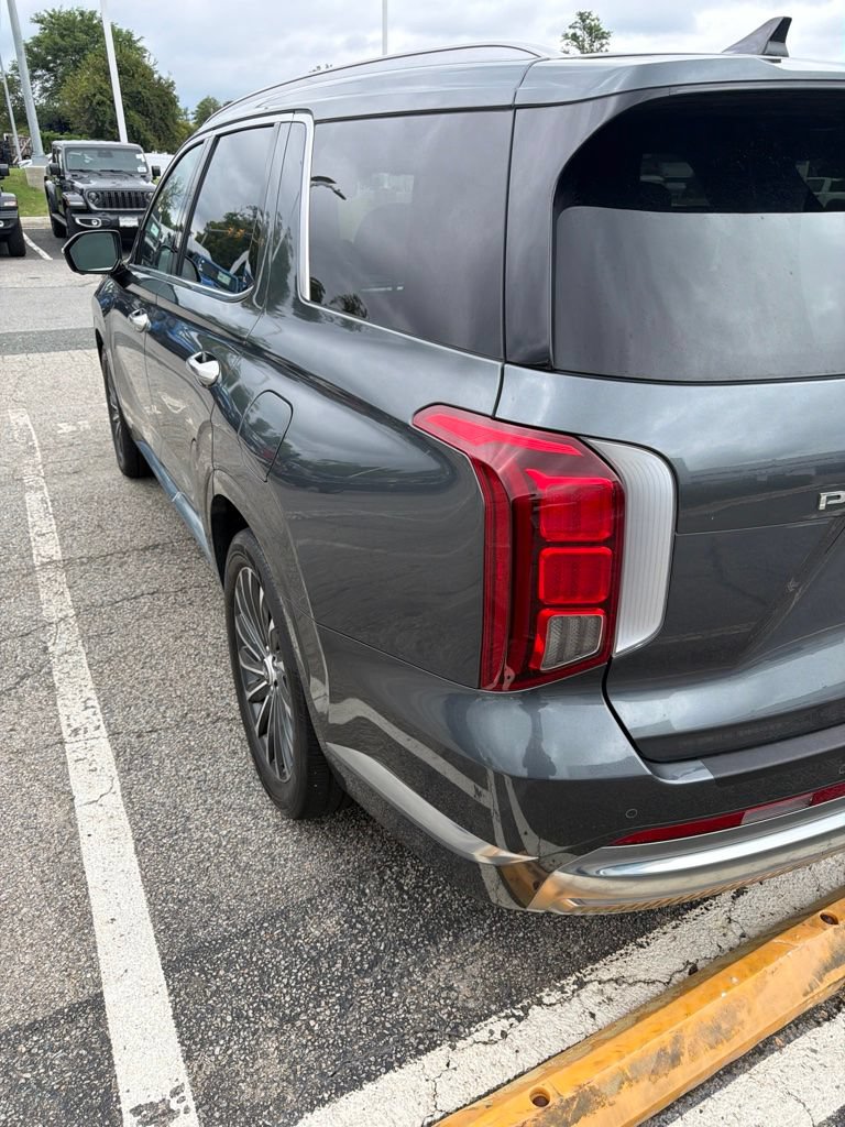 Used 2023 Hyundai Palisade Calligraphy FWD image 4