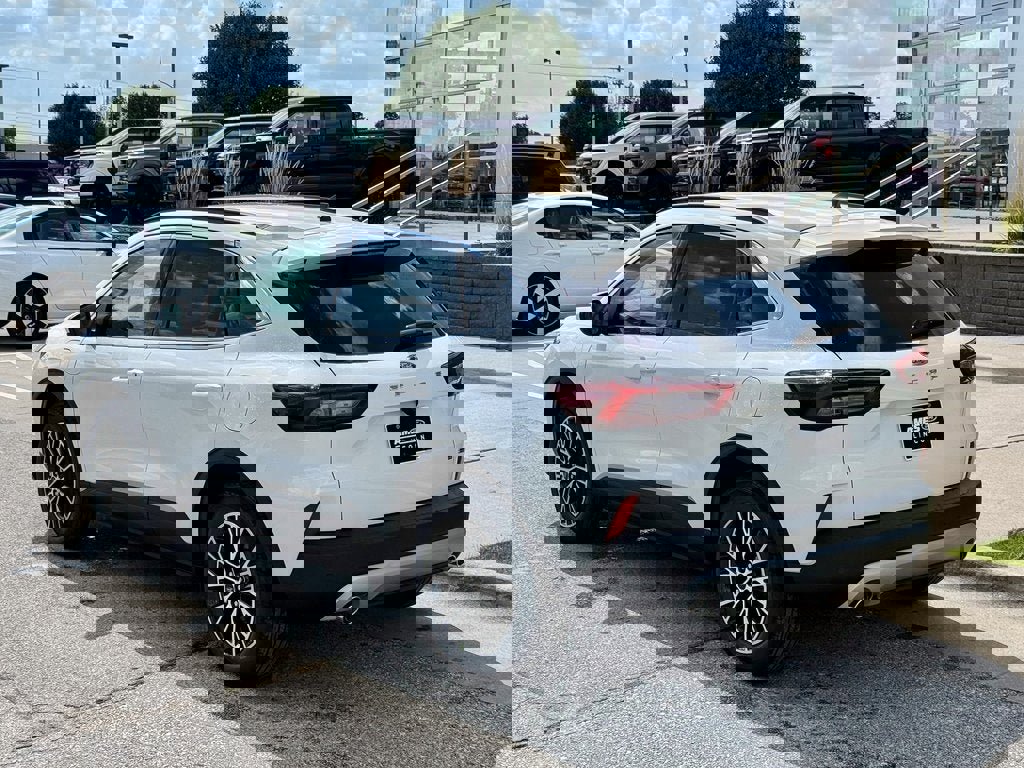 New 2025 Ford Escape SE image 3