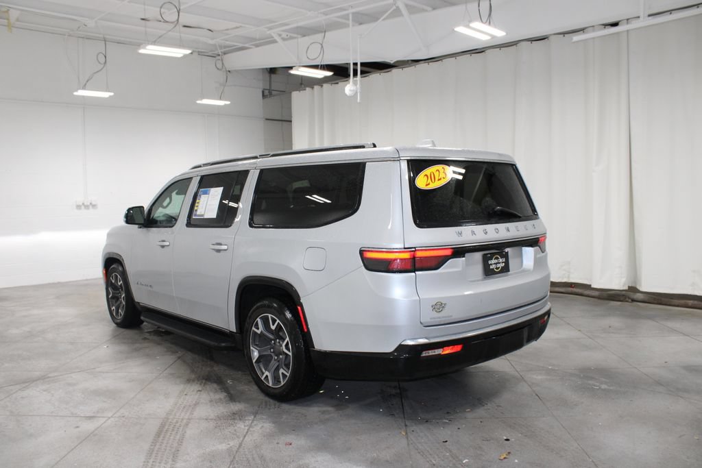 Used 2023 Jeep Wagoneer L Series III w/ Preferred Equipment Group AWD/4WD image 7