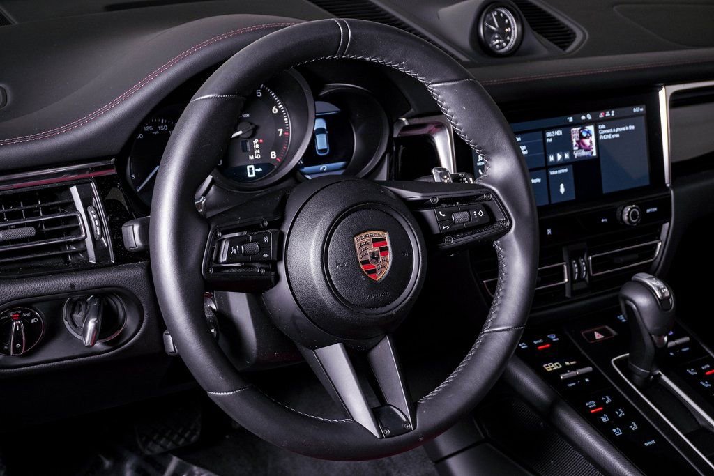Certified 2025 Porsche Macan image 18