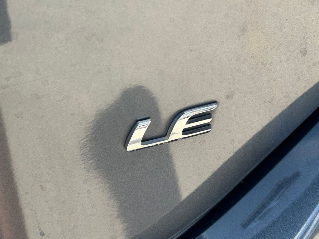 Used 2018 Toyota Corolla LE FWD image 13