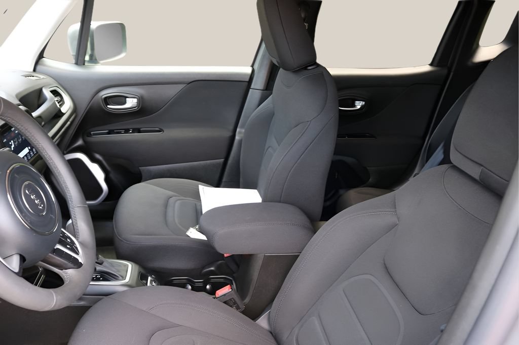 Used 2021 Jeep Renegade Latitude FWD image 11