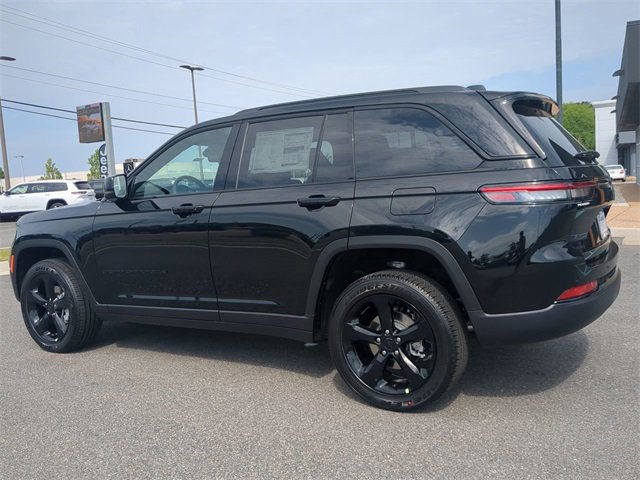 New 2025 Jeep Grand Cherokee Altitude image 6
