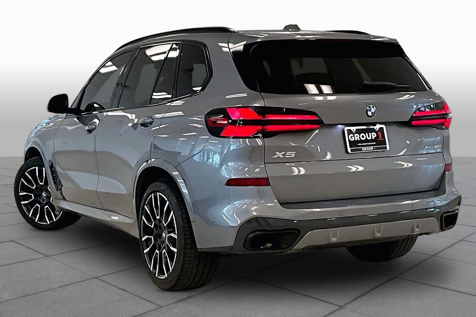 Used 2025 BMW X5 xDrive40i w/ M Sport Package AWD/4WD image 11