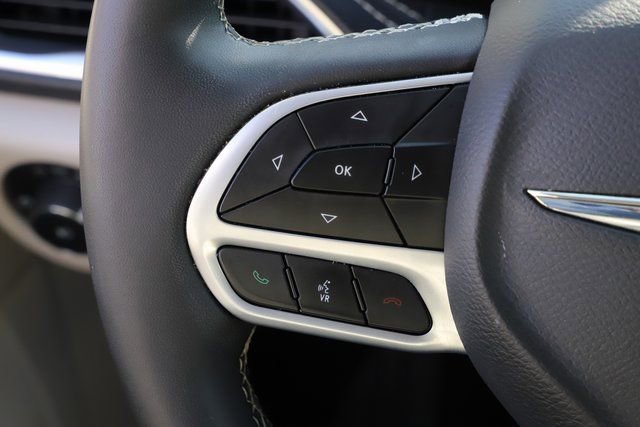 Used 2024 Chrysler Pacifica Limited image 26