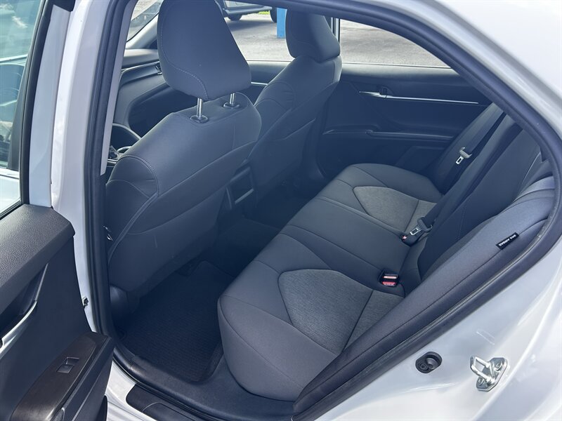 Used 2022 Toyota Camry LE w/ Carpet Mat Package (TMS) AWD/4WD image 11