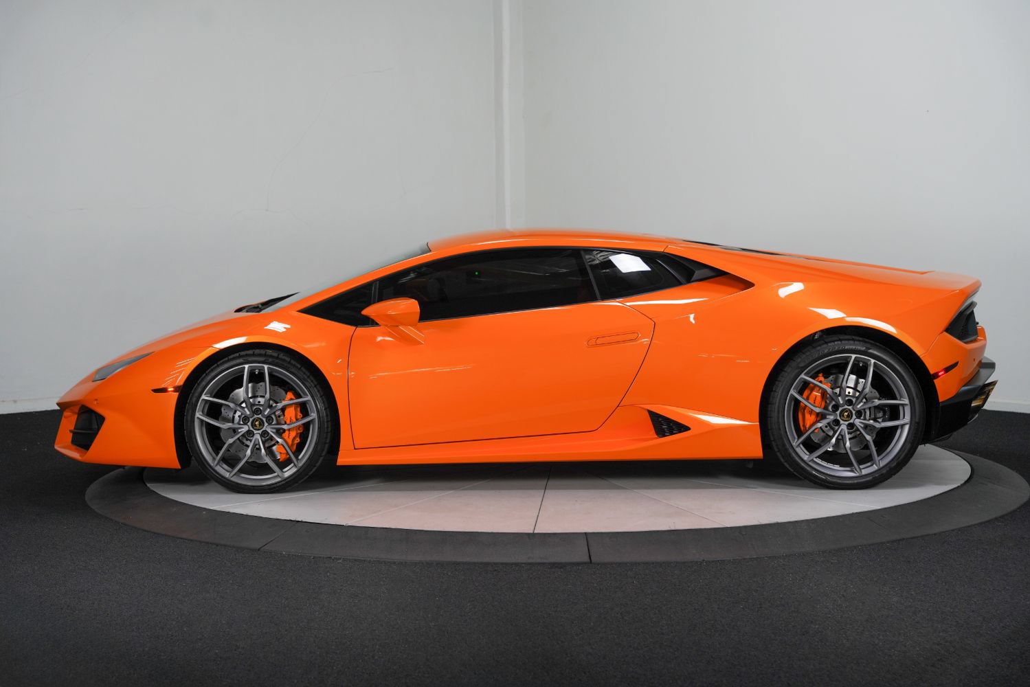 Used 2017 Lamborghini Huracan LP 580-2 RWD image 5
