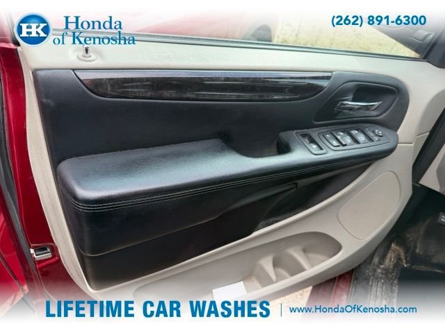 Used 2014 Dodge Grand Caravan SXT w/ UConnect Hands-Free Group FWD image 7